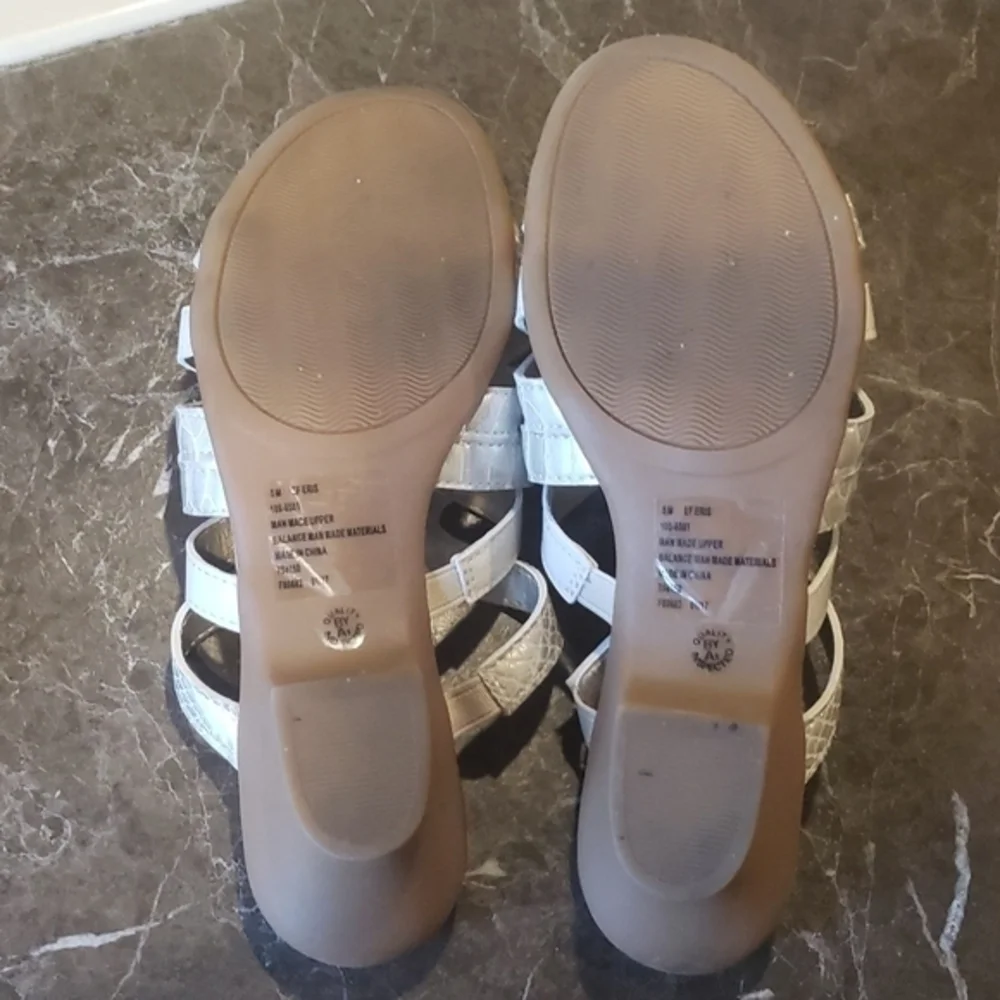 East 5th women's cream pearlescent sandals size‎ 5M